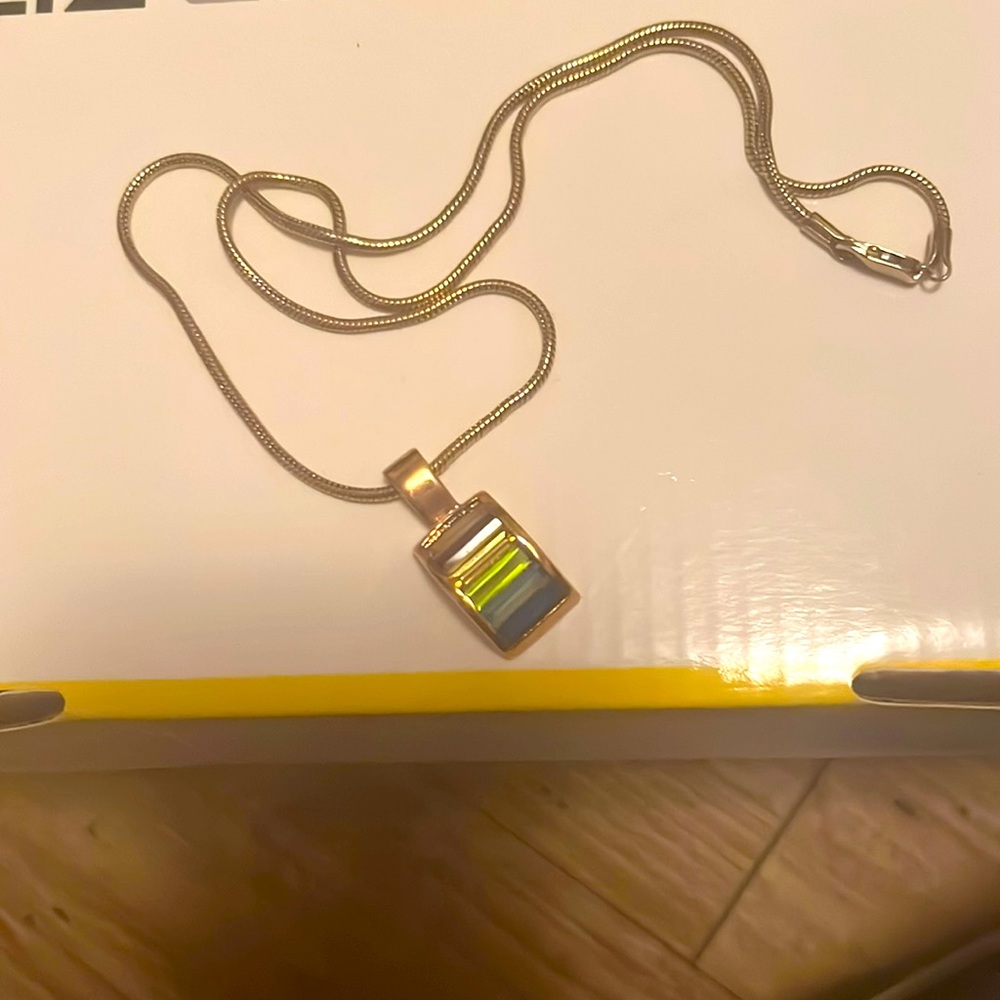 Pendant Necklace & Earrings.